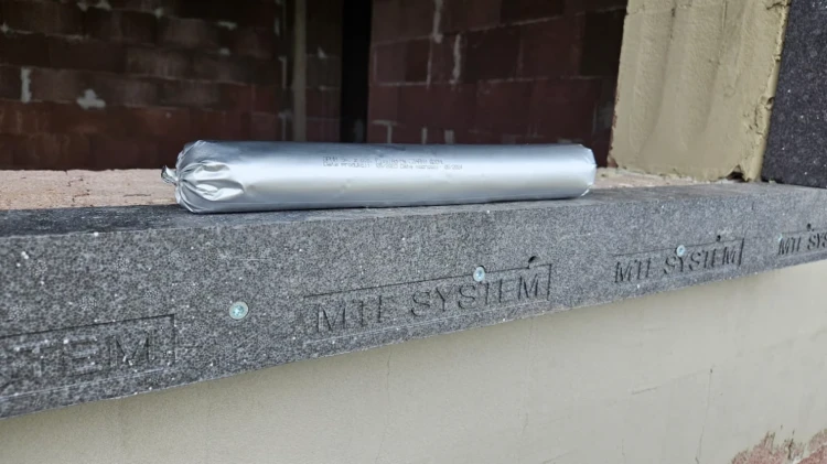 Belka KNELSEN MTF przygotowana do montażu, widok na budowie
